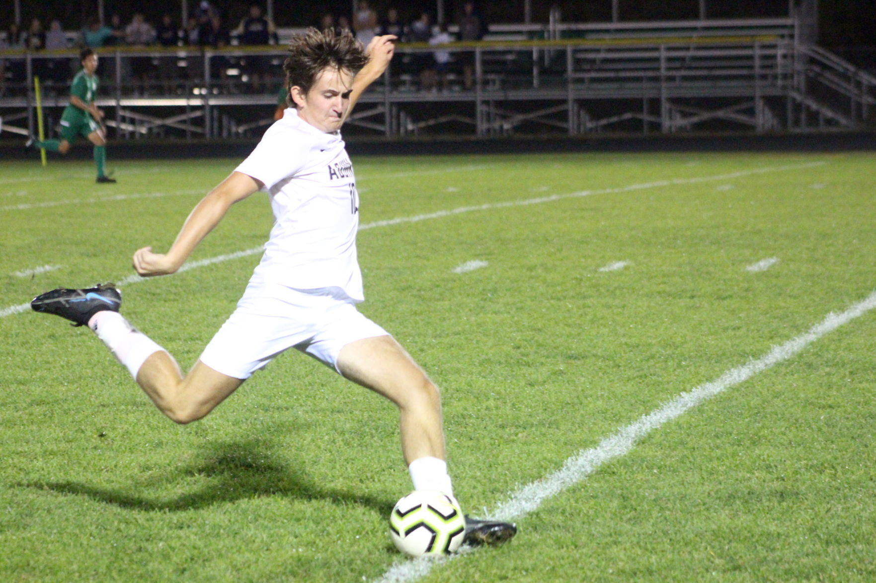 Henry Horstman kicks